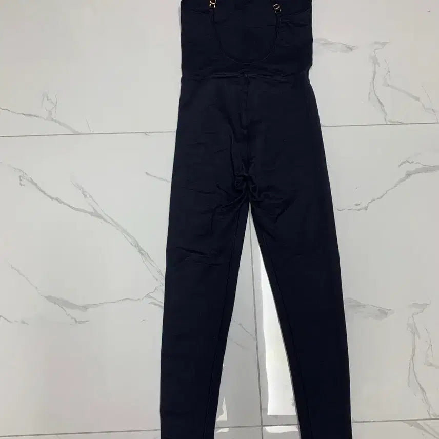 [BUNJANG] Avocado Black Jumpsuit / 아보카도 블랙 점프수트