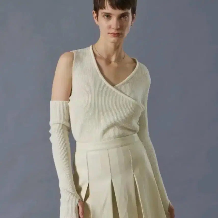 [BUNJANG] Headermant Cutout Knit Ivory Top / 헤더먼트 컷아웃 니트 아이보리