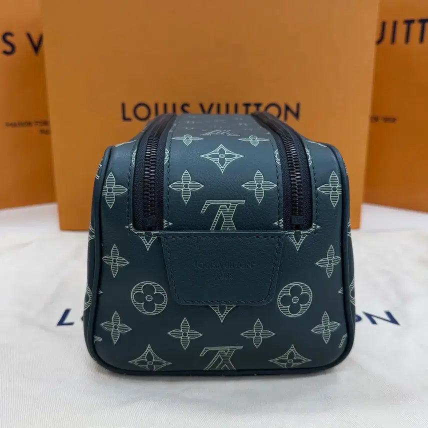 [BUNJANG] Louis Vuitton Shadow Dopp Kit Pouch Bag / [미사용/선물가능] 루이비통 쉐도우 도프 키트 돕키트 파우치백