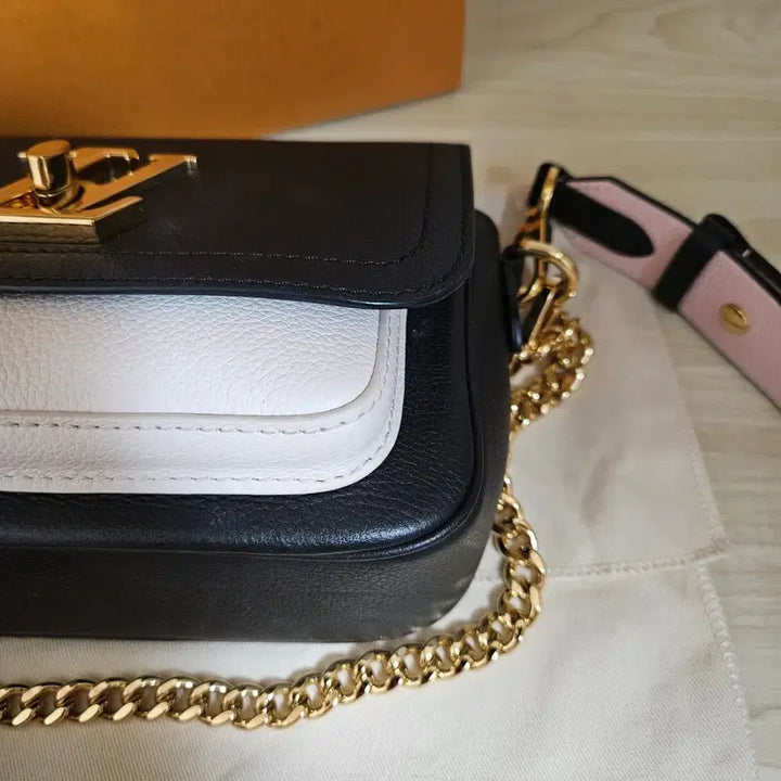 [BUNJANG] Louis Vuitton Lockme Tender Noir Crossbody Bag / [S급] 루이비통 락미텐더 누아르 크로스백