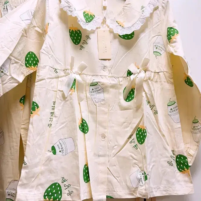 [BUNJANG] Strawberry Milk Pattern Pajama Set / 딸기 우유 패턴 긴팔 파자마 세트 M