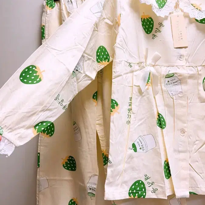 [BUNJANG] Strawberry Milk Pattern Pajama Set / 딸기 우유 패턴 긴팔 파자마 세트 M