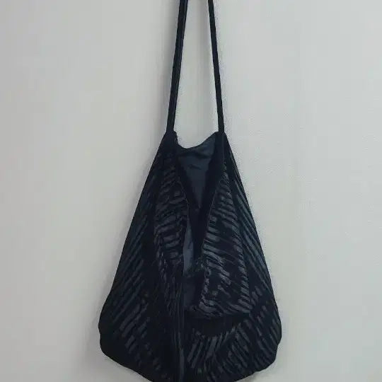 [BUNJANG] Unbranded Black Velvet Eco Bag / 벨벳줄지양면에코백