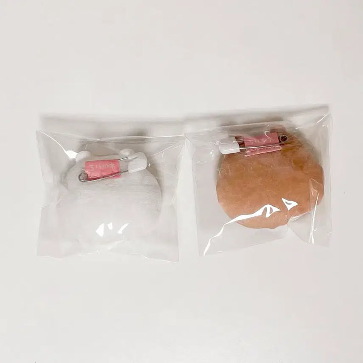 [BUNJANG] Chiikawa Suntan Chiikawa Face Doll Badge / 치이카와 관광 노벨티 썬탠 탄 치이카와 얼굴 인형 뱃지