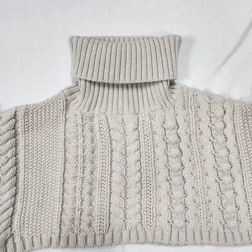 [BUNJANG] KOS Ivory Cable Knit Crop Top / 코스 아이보리 꽈배기 크롭 니트 탑