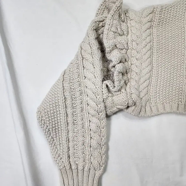 [BUNJANG] KOS Ivory Cable Knit Crop Top / 코스 아이보리 꽈배기 크롭 니트 탑