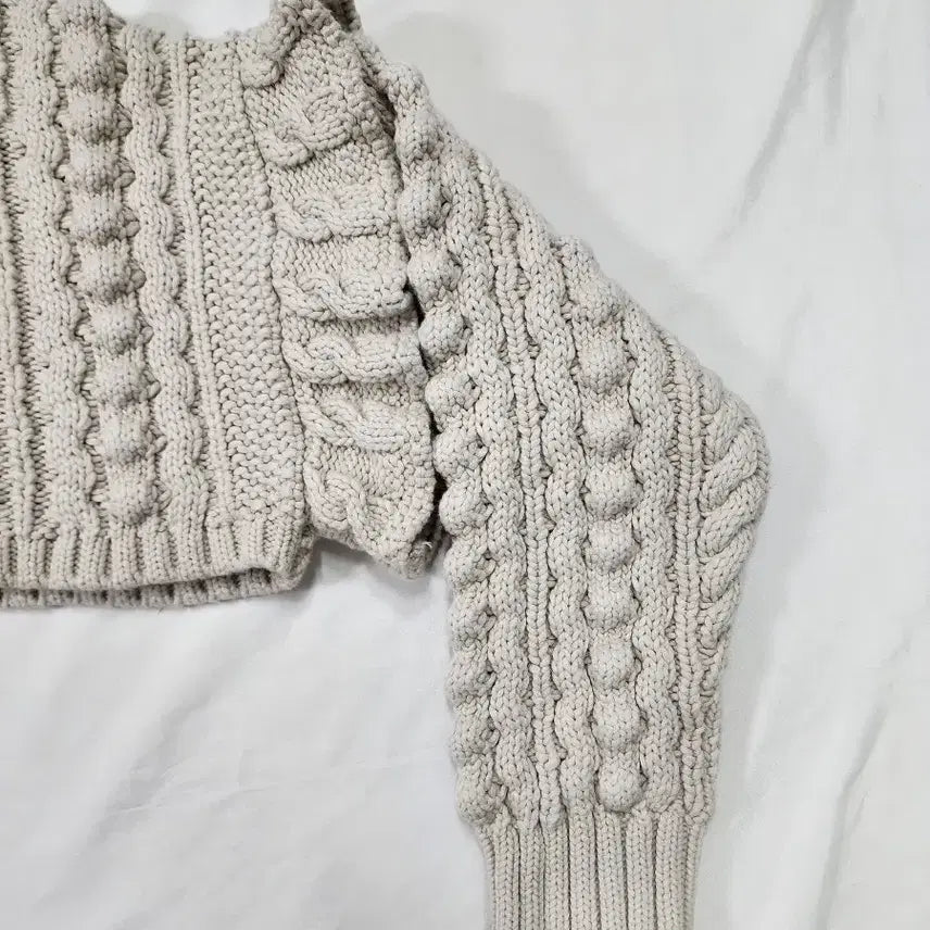 [BUNJANG] KOS Ivory Cable Knit Crop Top / 코스 아이보리 꽈배기 크롭 니트 탑