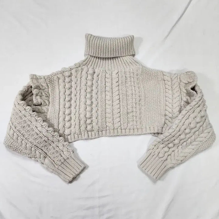[BUNJANG] KOS Ivory Cable Knit Crop Top / 코스 아이보리 꽈배기 크롭 니트 탑