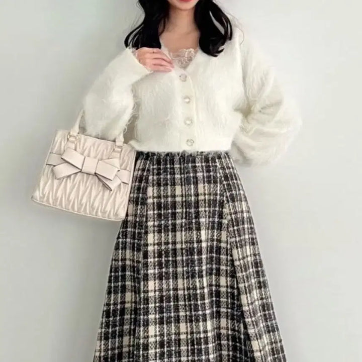 [SOLD OUT] 마제스틱레곤 후와후와 브이넥 숏 가디건 스나계 앤드마리에블린스나이델안미르
