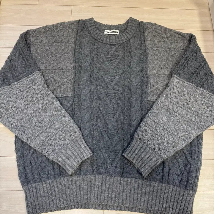 [BUNJANG] Softhyphen Patchwork Crew Neck Knit Gray / Softhyphen 패치워크 크루넥 니트 그레이