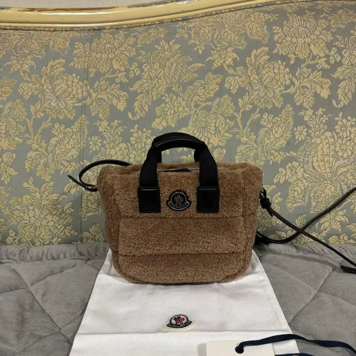 [BUNJANG] Moncler Teddy Crossbody Bag (New) / 몽클레어 테디 크로스백  새상품