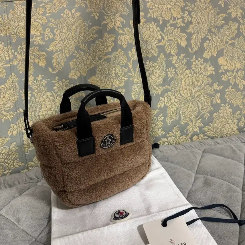 [BUNJANG] Moncler Teddy Crossbody Bag (New) / 몽클레어 테디 크로스백  새상품