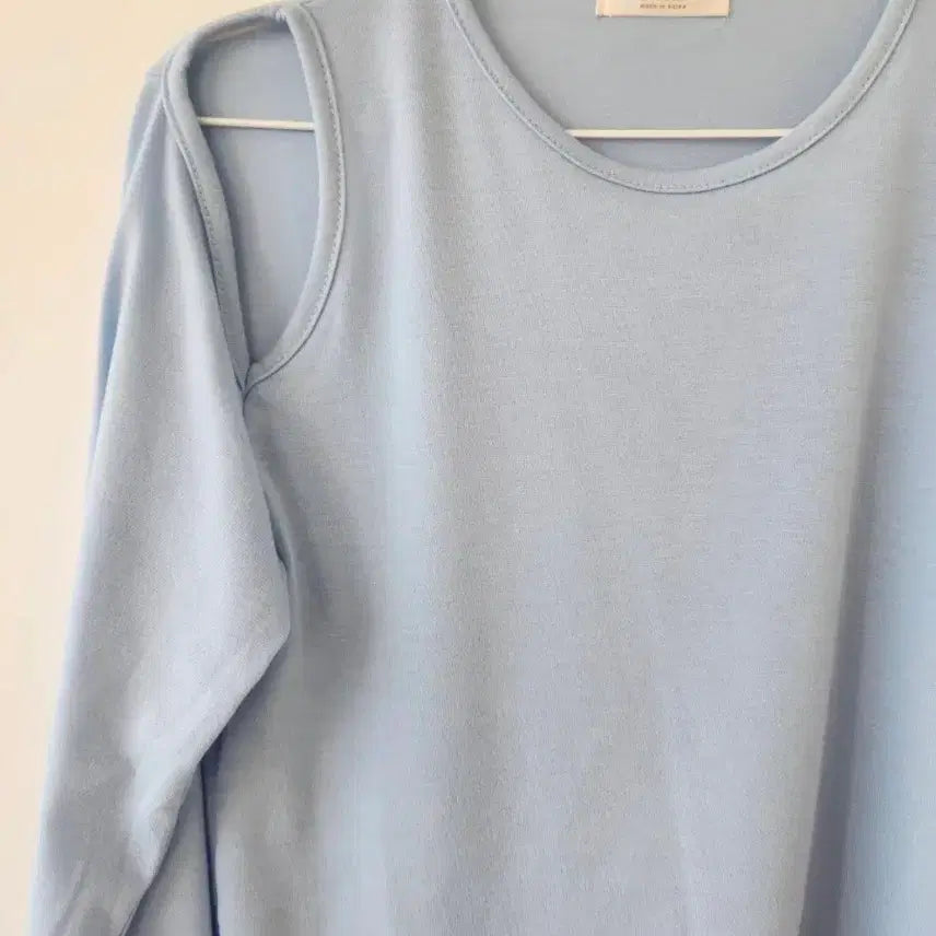 [BUNJANG] Shoulder Slit Knit Top / 어깨트임니트 소라색