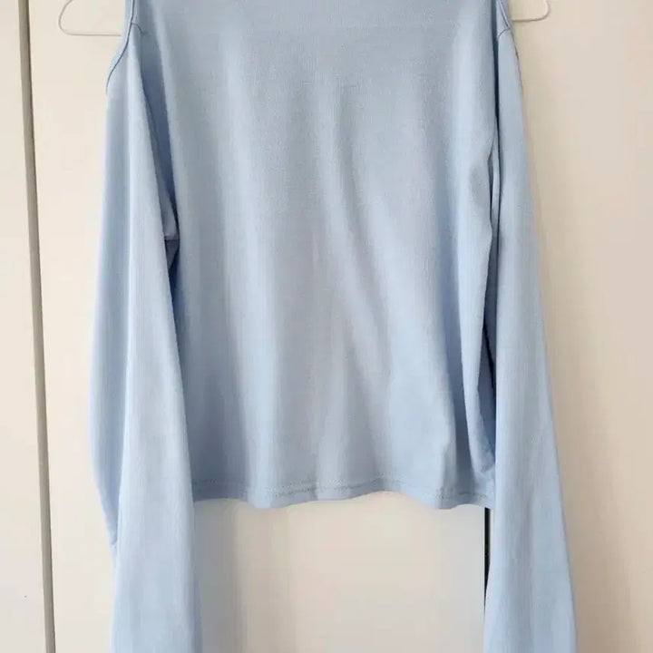 [BUNJANG] Shoulder Slit Knit Top / 어깨트임니트 소라색