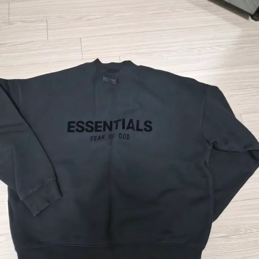[BUNJANG] P1Harmony Essential Black Sweatshirt Set L + L / 피오갓 / 에센셜 맨투맨 블랙 셋업 / L + L