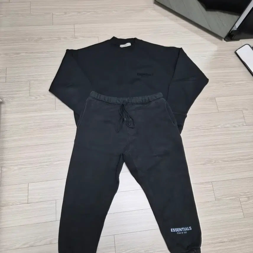 [BUNJANG] P1Harmony Essential Black Sweatshirt Set L + L / 피오갓 / 에센셜 맨투맨 블랙 셋업 / L + L