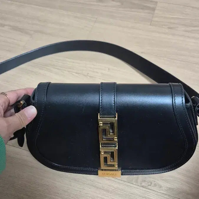 [BUNJANG] Versace Greca Black Shoulder Bag / 베르사체 그레카 블랙 숄더백