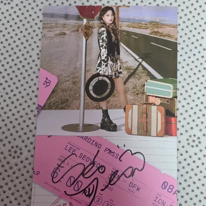 [BUNJANG] fromis_9 Lee Seoyeon Signed Photo / 프로미스나인 이서연 친필 싸인 사진 fromis9
