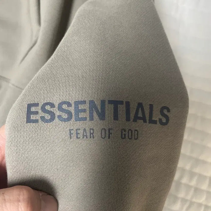 [BUNJANG] Fear of God Essentials Silicone Applique Pullover Hoodie Cement L / 피어오브갓 에센셜 실리콘 아플리케 풀오버 후드 시멘트 L