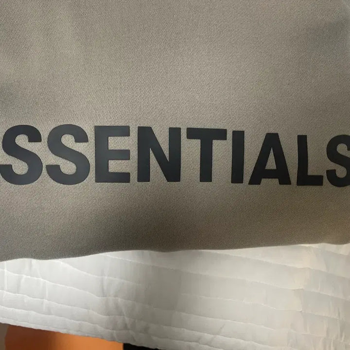 [BUNJANG] Fear of God Essentials Silicone Applique Pullover Hoodie Cement L / 피어오브갓 에센셜 실리콘 아플리케 풀오버 후드 시멘트 L