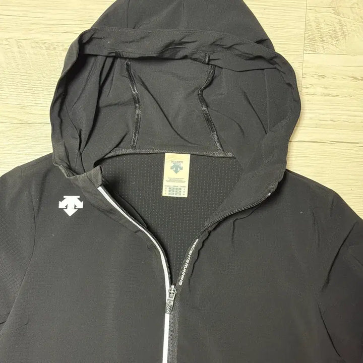 [BUNJANG] Descente Running Windbreaker Jacket - Women's S / [S] 데상트 여성 러닝 바람막이 후드 자켓