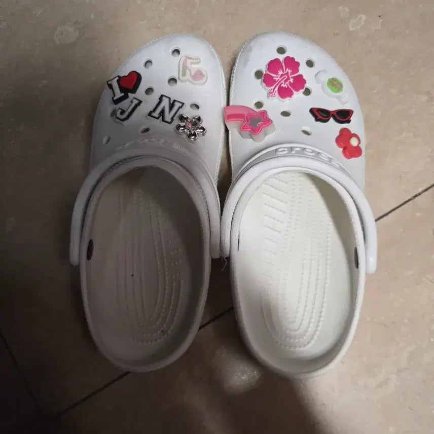 [BUNJANG] Crocs White Clogs / 크록스 7/9 흰색