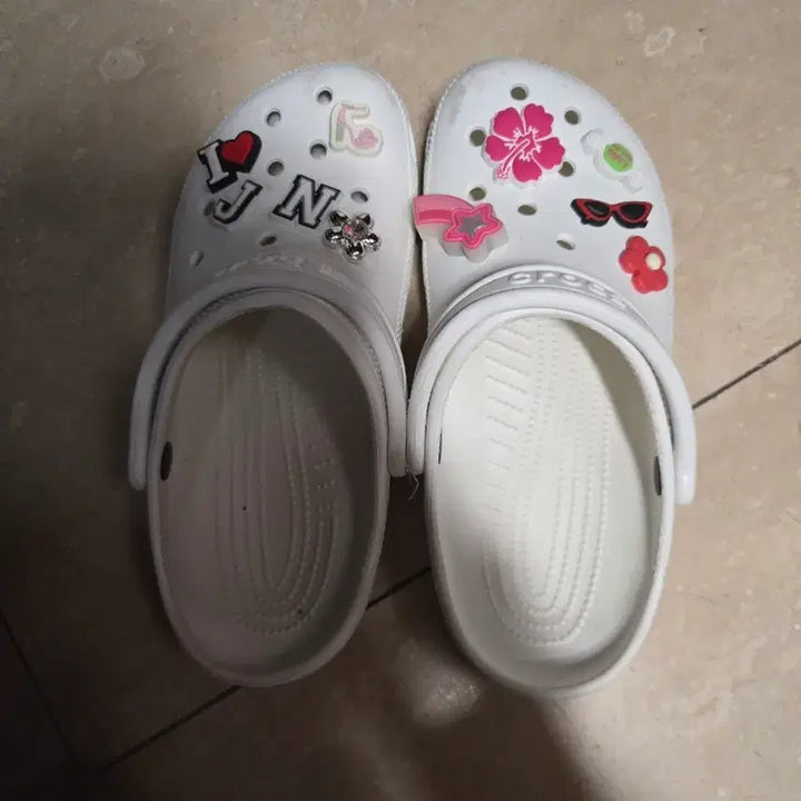 [BUNJANG] Crocs White Clogs / 크록스 7/9 흰색