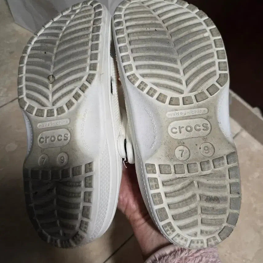 [BUNJANG] Crocs White Clogs / 크록스 7/9 흰색