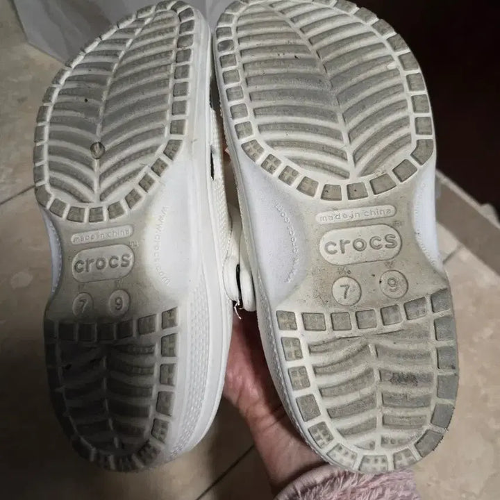 [BUNJANG] Crocs White Clogs / 크록스 7/9 흰색