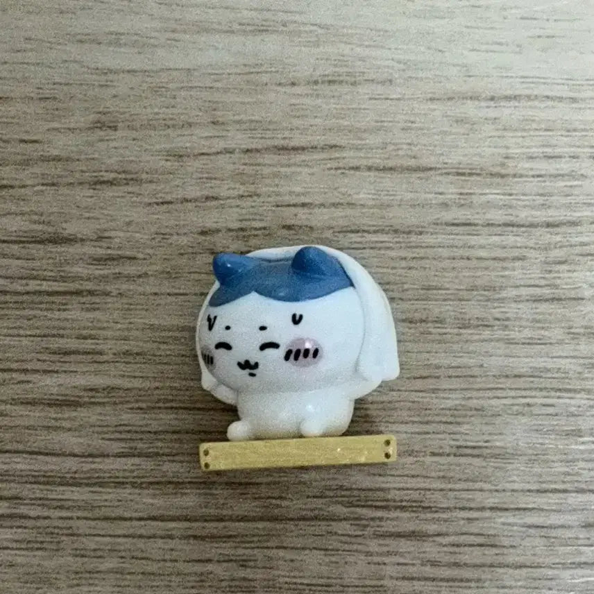[BUNJANG] Chiikawa Hachiware Figure / 치이카와 입욕제 피규어 하치와레