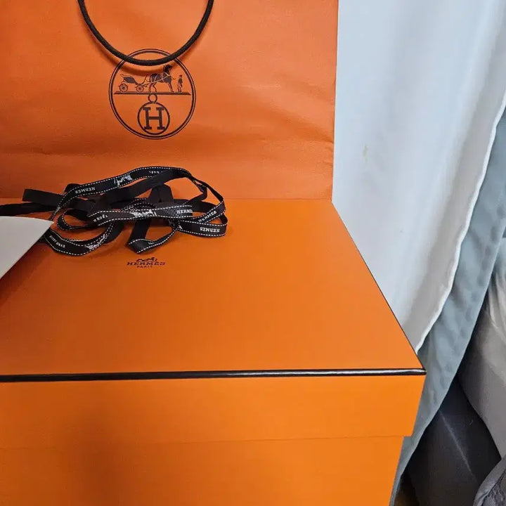 [BUNJANG] Hermes White Sneakers H Logo / 에르메스 화이트 스니커즈 H로고ㅡ정품(미착용)