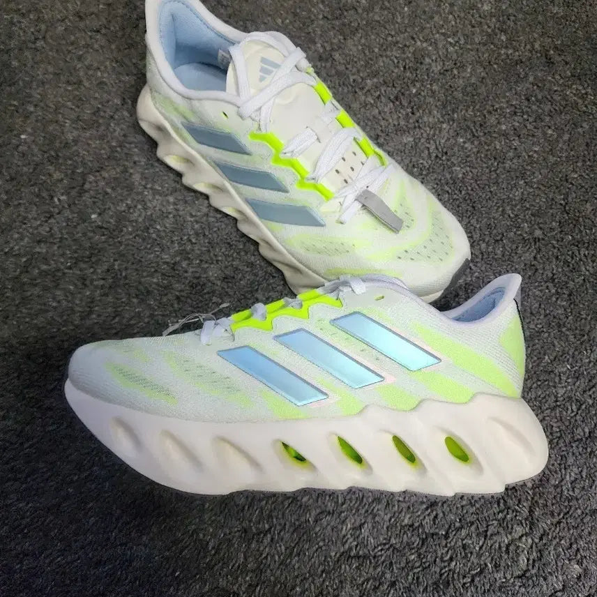 [BUNJANG] Adidas Switch Cloud Running Shoes / 아디다스 러닝 스위치 클라우드 250사이즈