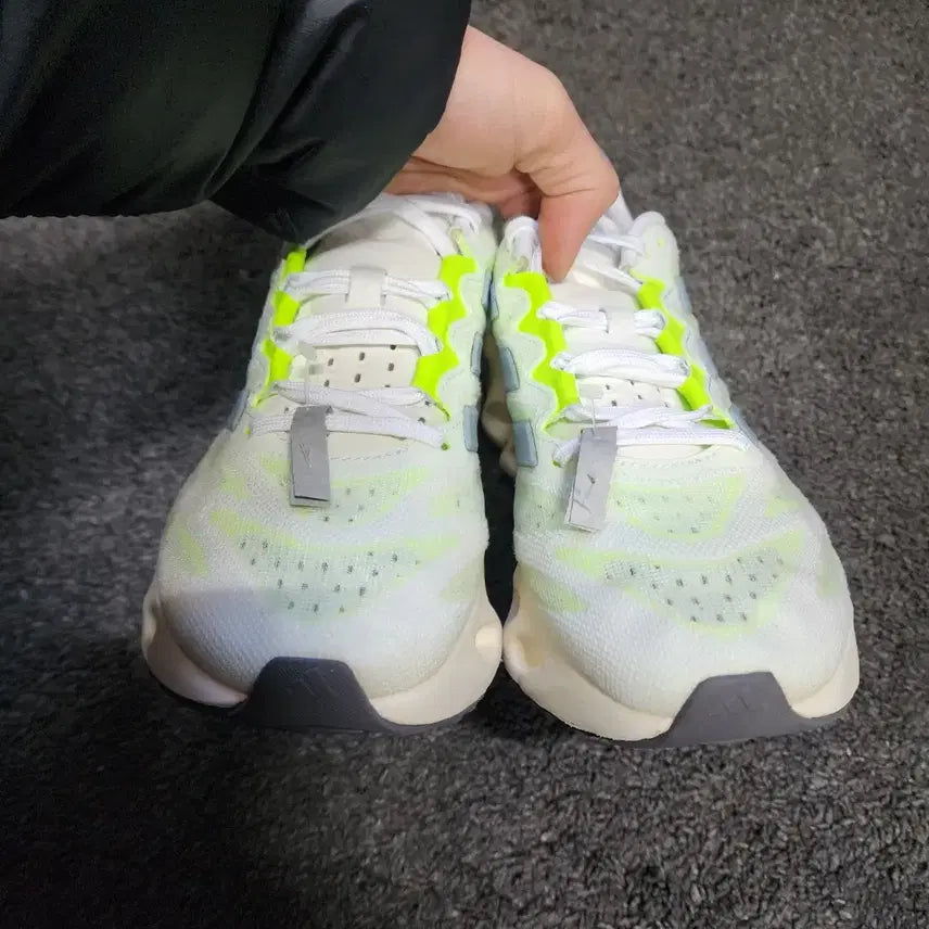 [BUNJANG] Adidas Switch Cloud Running Shoes / 아디다스 러닝 스위치 클라우드 250사이즈