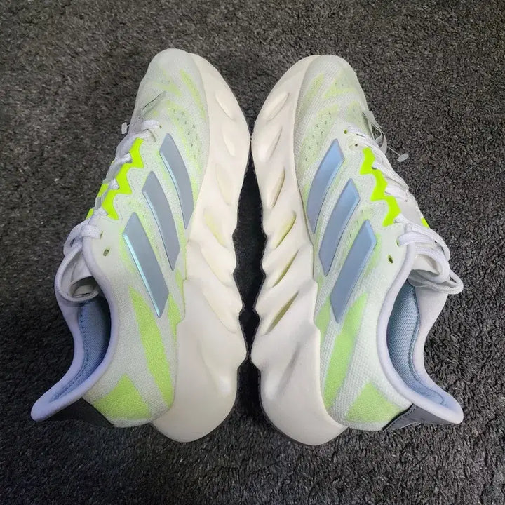 [BUNJANG] Adidas Switch Cloud Running Shoes / 아디다스 러닝 스위치 클라우드 250사이즈