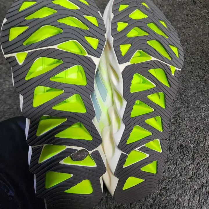 [BUNJANG] Adidas Switch Cloud Running Shoes / 아디다스 러닝 스위치 클라우드 250사이즈