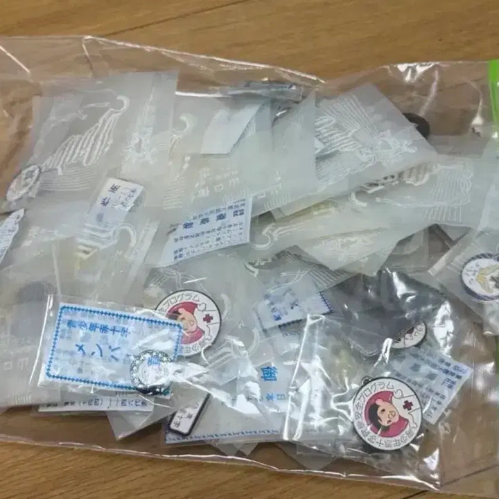 [BUNJANG] Japanese Red Cross Society Badge Collection / 일본적십자사 대한적십자사 뱃지