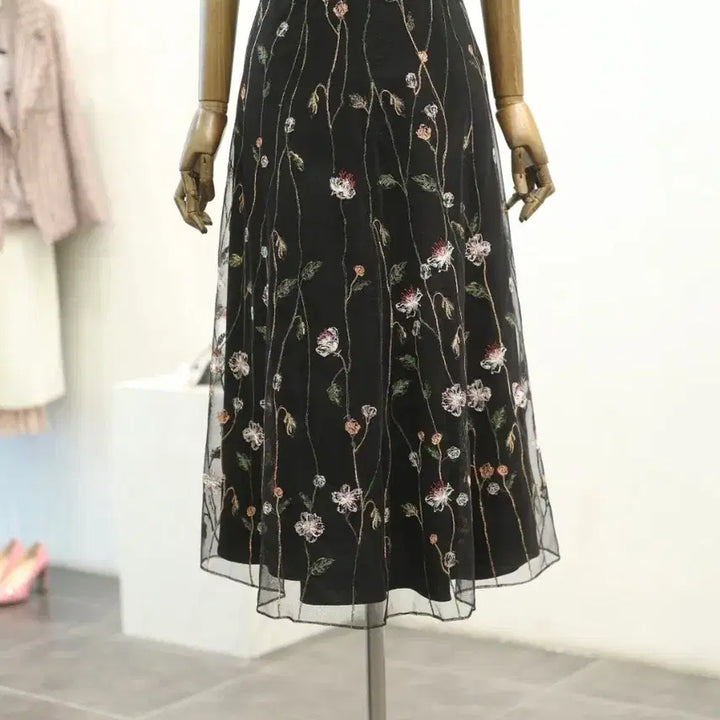 [BUNJANG] Mojo S.Phine Embroidered Long Dress / 모조에스핀 자수 롱원피스