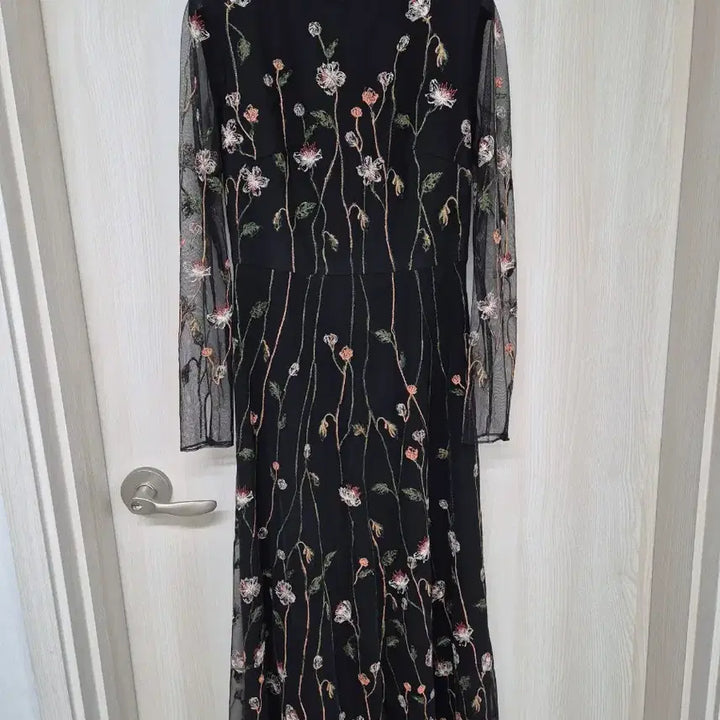 [BUNJANG] Mojo S.Phine Embroidered Long Dress / 모조에스핀 자수 롱원피스