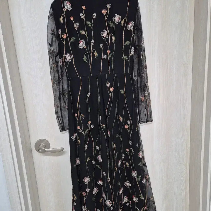 [BUNJANG] Mojo S.Phine Embroidered Long Dress / 모조에스핀 자수 롱원피스