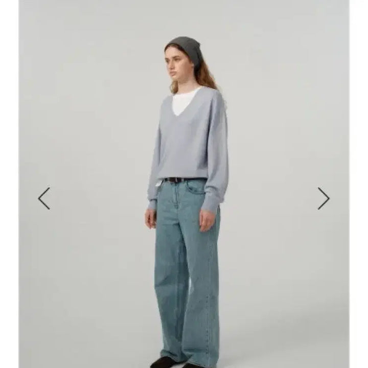 [BUNJANG] The Vanett Light Plain V-Neck Knit / 더바넷 라이트플레인 브이넥 니트