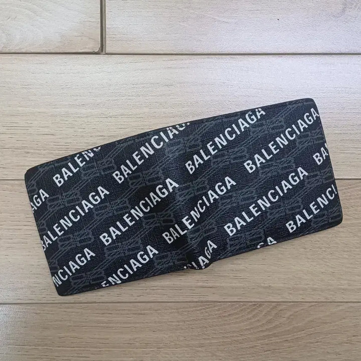 [BUNJANG] Balenciaga Logo Print Bi-fold Wallet - Black / 발렌시아가 로고 프린트 반지갑 블랙