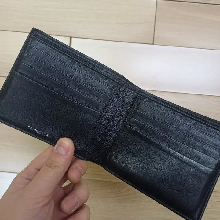 [BUNJANG] Balenciaga Logo Print Bi-fold Wallet - Black / 발렌시아가 로고 프린트 반지갑 블랙
