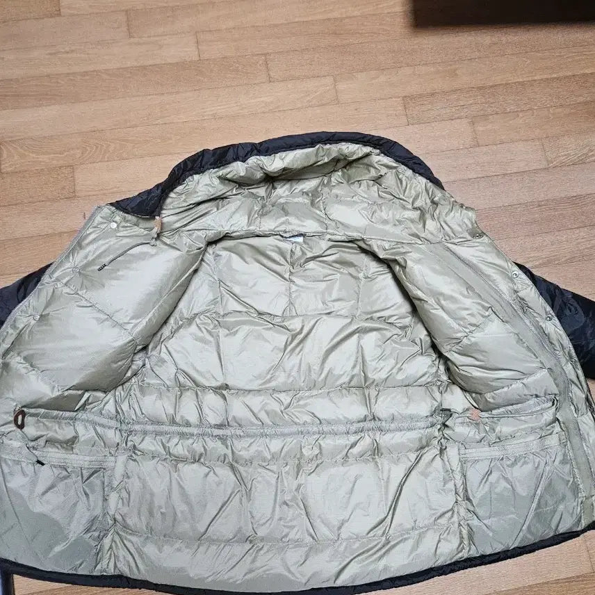 [SOLD OUT] 비헤비어 시에라 덕다운 파카 블랙/올리브 2