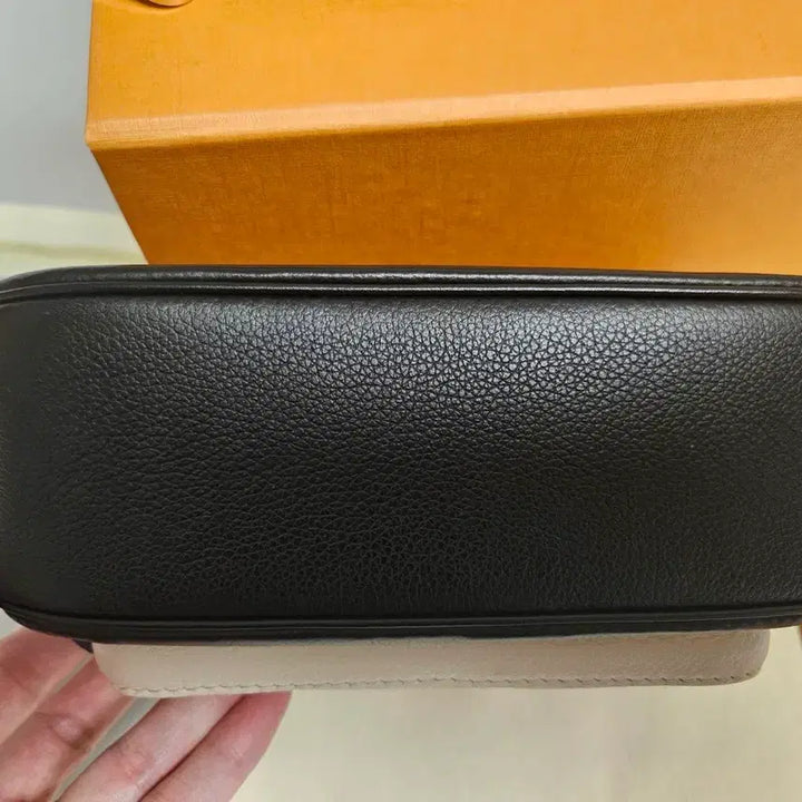 [BUNJANG] Louis Vuitton Lockme Tender Shoulder Bag / [S급/새상품급] 루이비통 락미텐더 숄더백