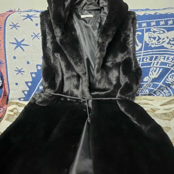 [BUNJANG] ESBENA Black Long Fur Vest / ESBENA 블랙 롱 퍼 베스트 조끼
