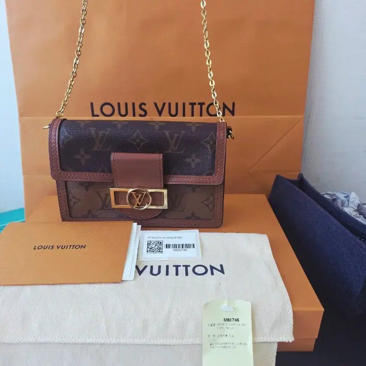 [BUNJANG] Louis Vuitton Dolphin Chain Wallet / 루이비통 돌핀 체인 월릿M68746