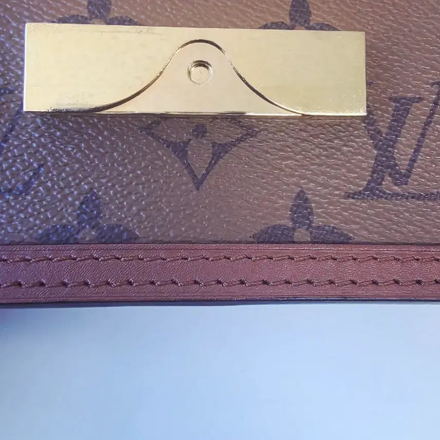 [BUNJANG] Louis Vuitton Dolphin Chain Wallet / 루이비통 돌핀 체인 월릿M68746