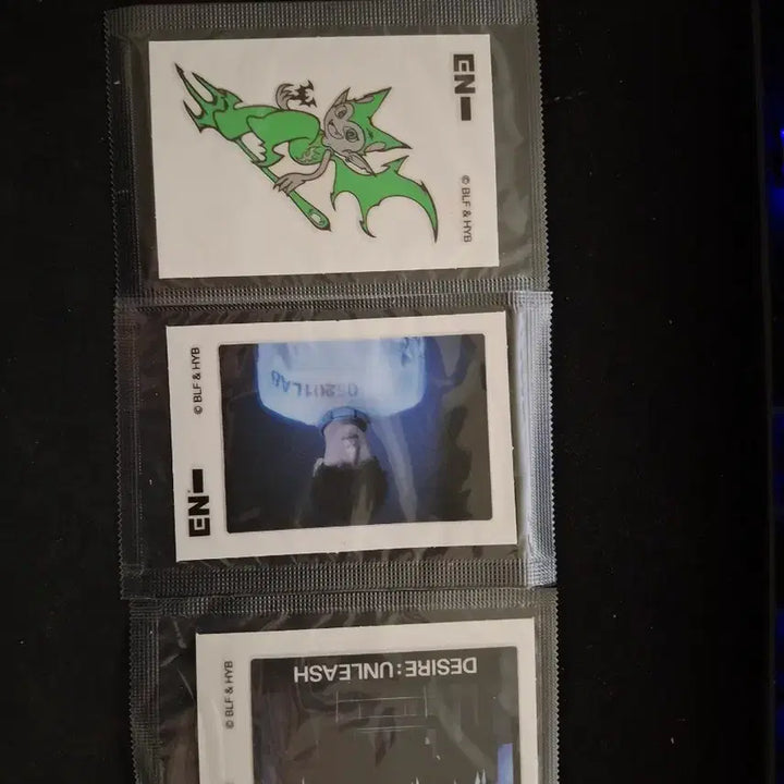 [BUNJANG] Enhypen Random Seals 4pcs / 엔하이픈 랜덤씰 4장 판매합니다. 캐릭터 씰은 서비스