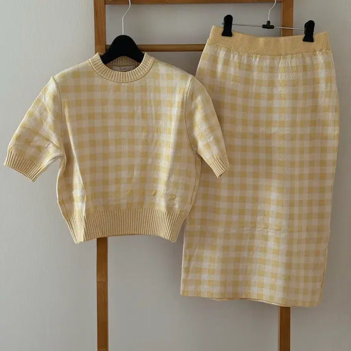 [BUNJANG] R2W Ralla Checkknit Set - Yellow / R2W 레디투웨어 니트셋업 - 옐로우 Ralla checkknit set