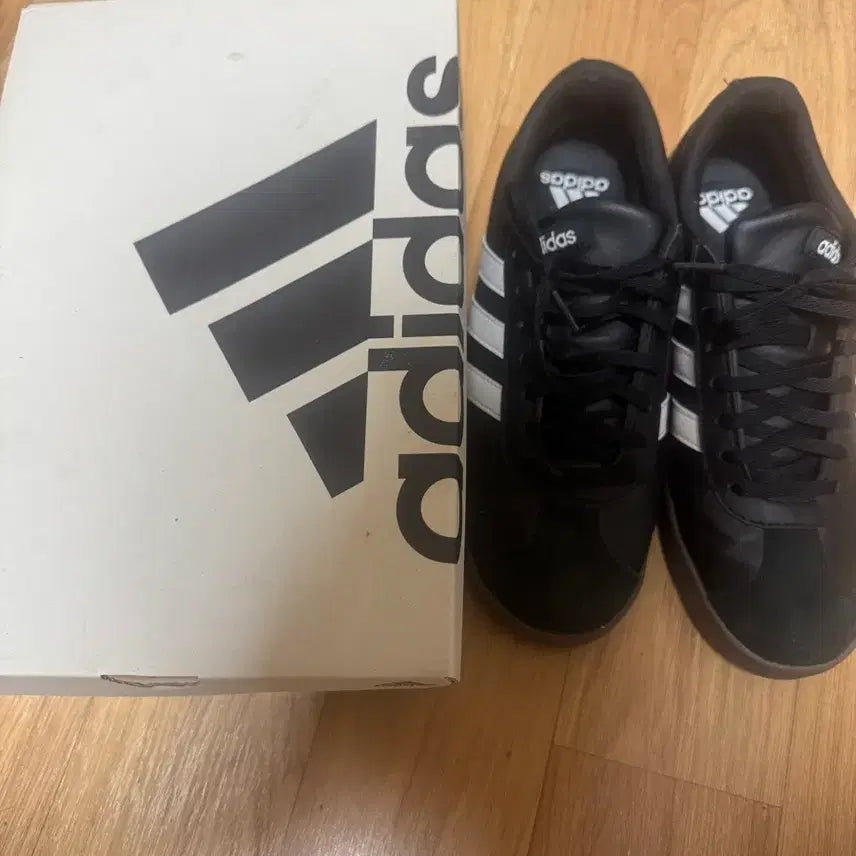 [SOLD OUT] (250)아디다스 코트 베이스 블랙 팝니다